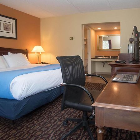 Colonnade Inn Lyndonville Esterno foto