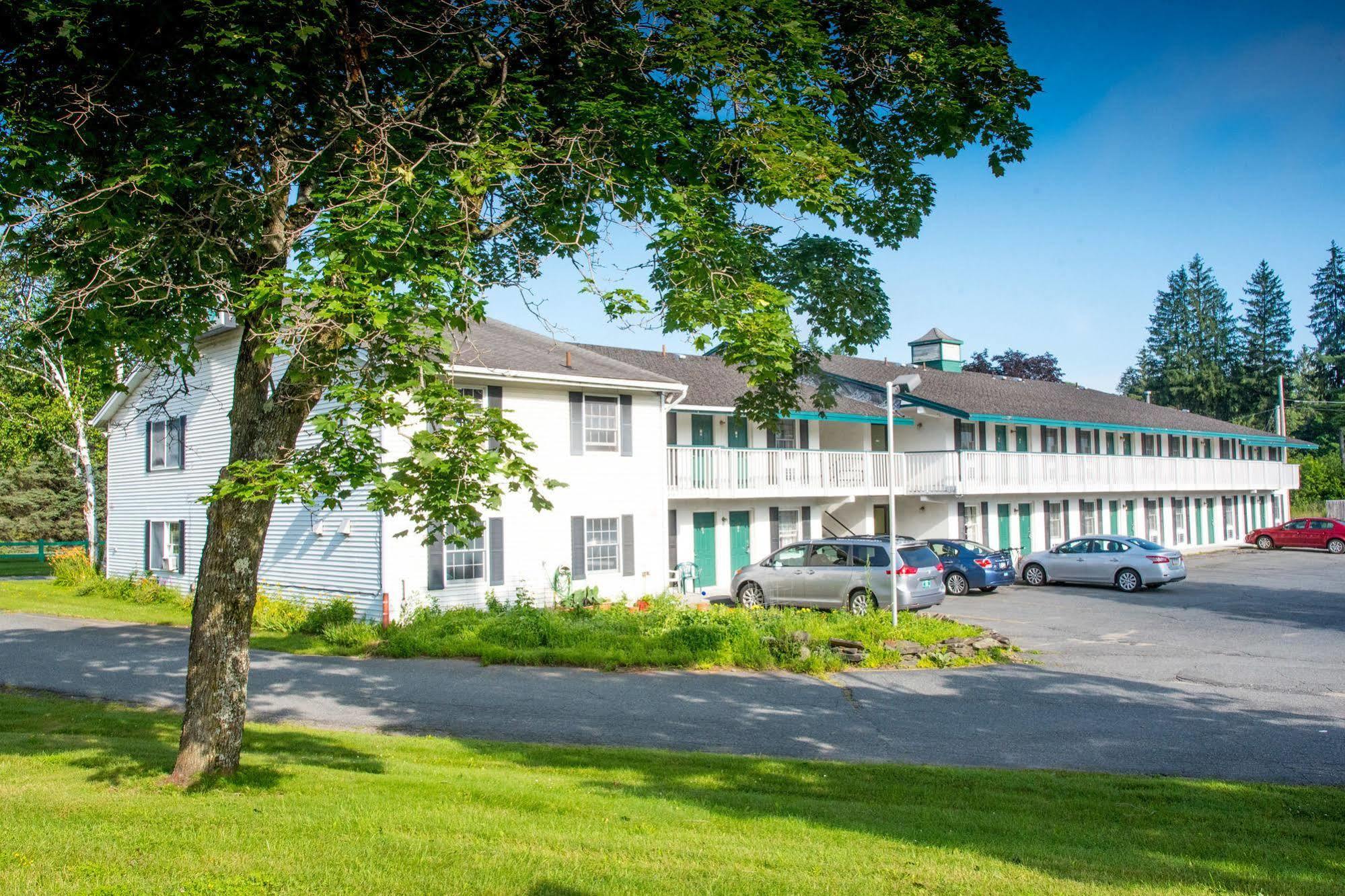 Colonnade Inn Lyndonville Esterno foto