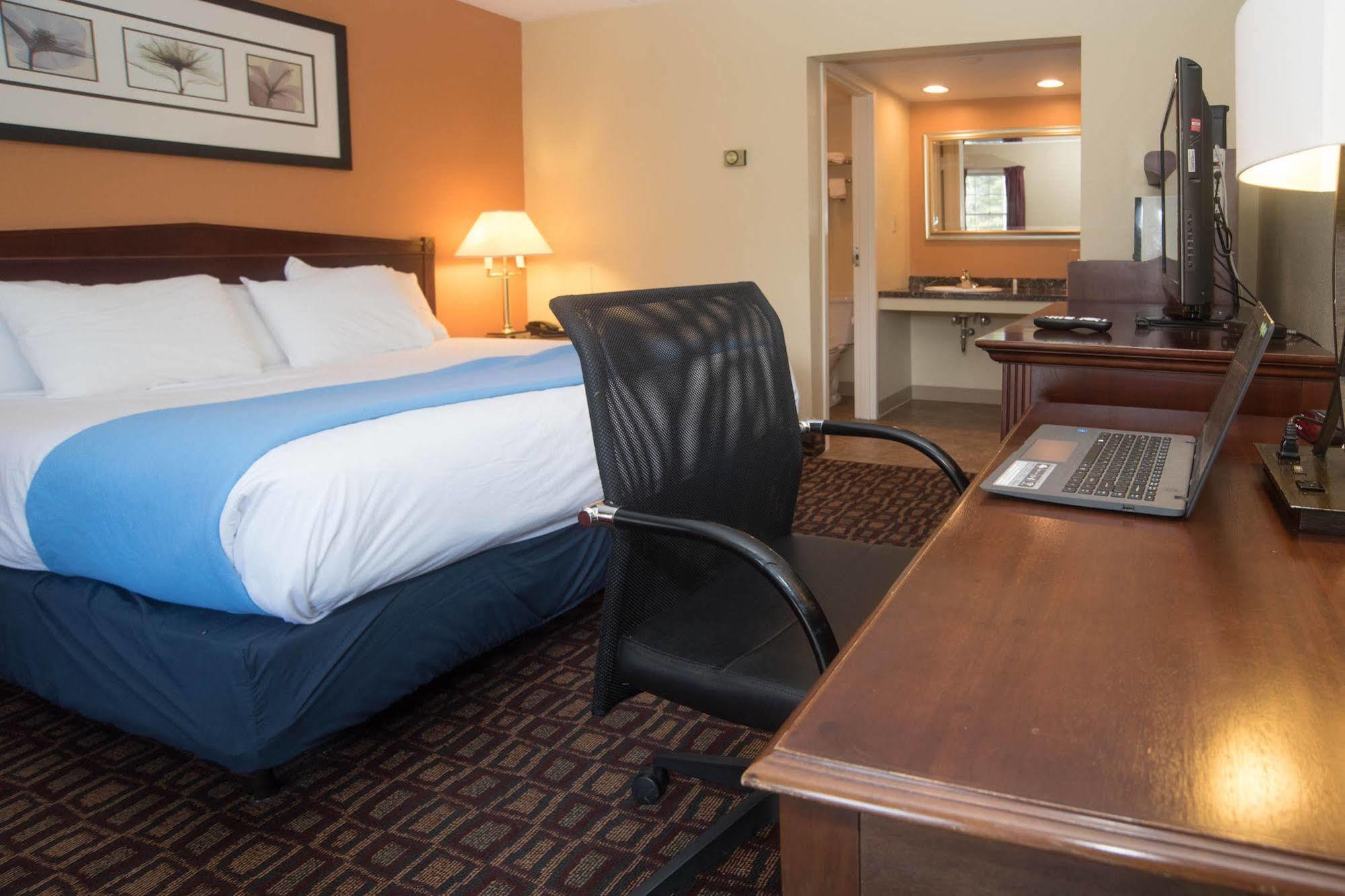 Colonnade Inn Lyndonville Esterno foto