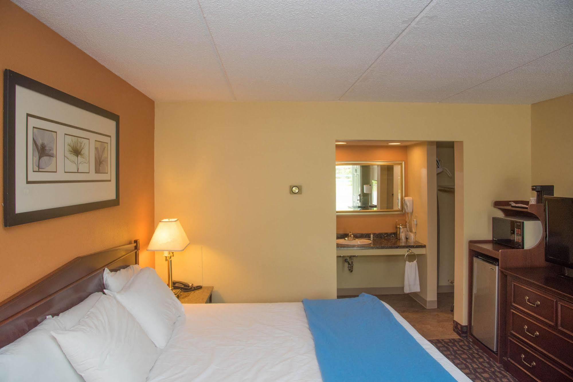 Colonnade Inn Lyndonville Esterno foto