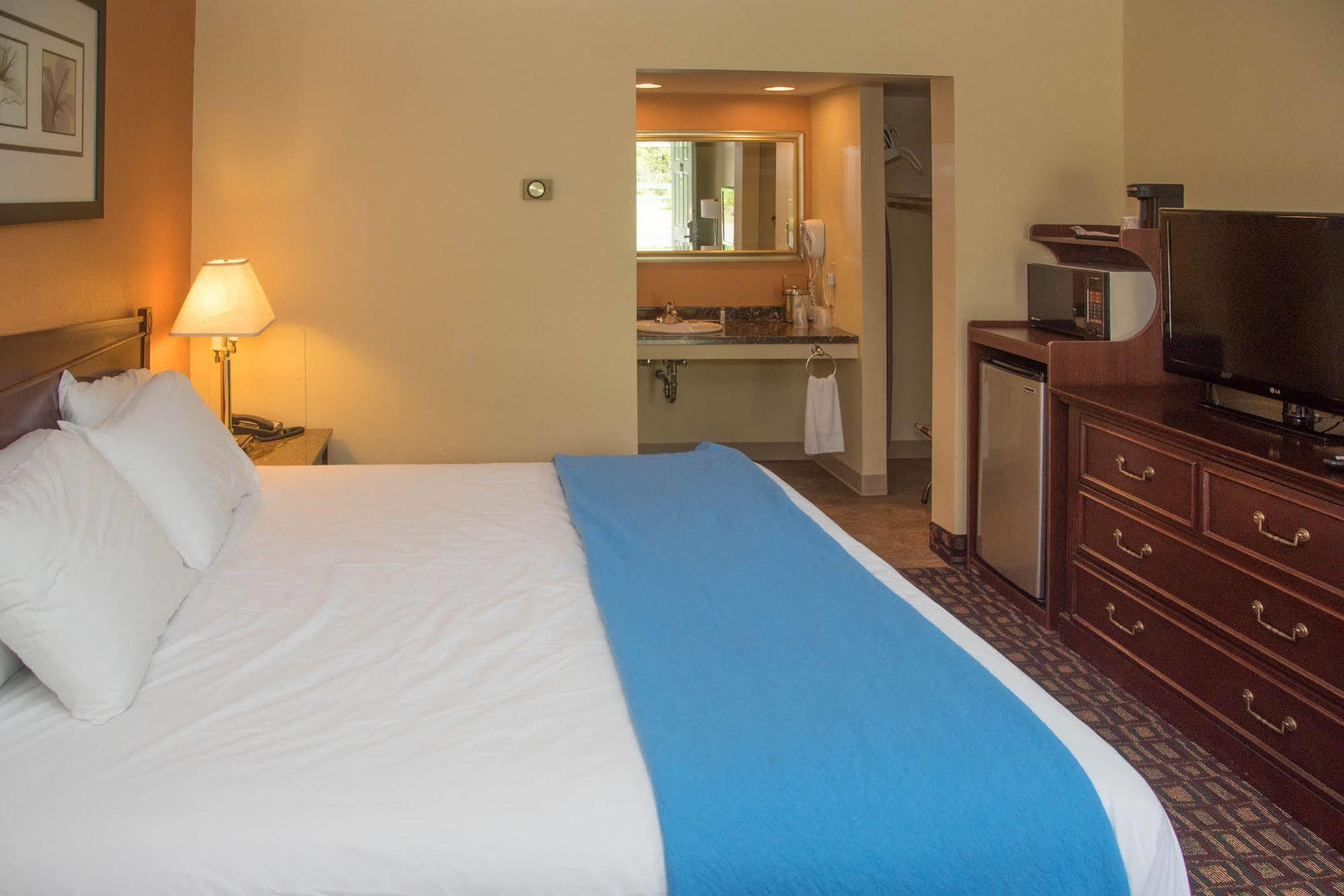 Colonnade Inn Lyndonville Esterno foto