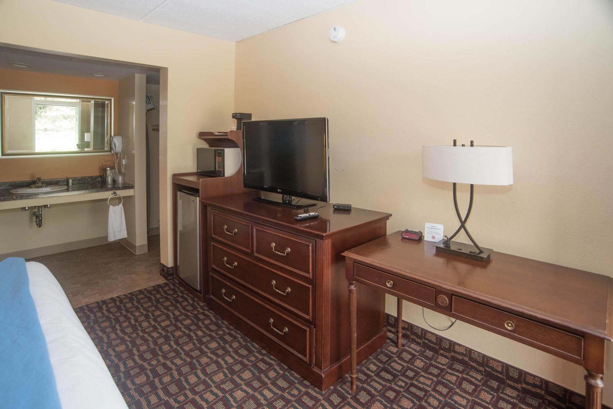 Colonnade Inn Lyndonville Esterno foto