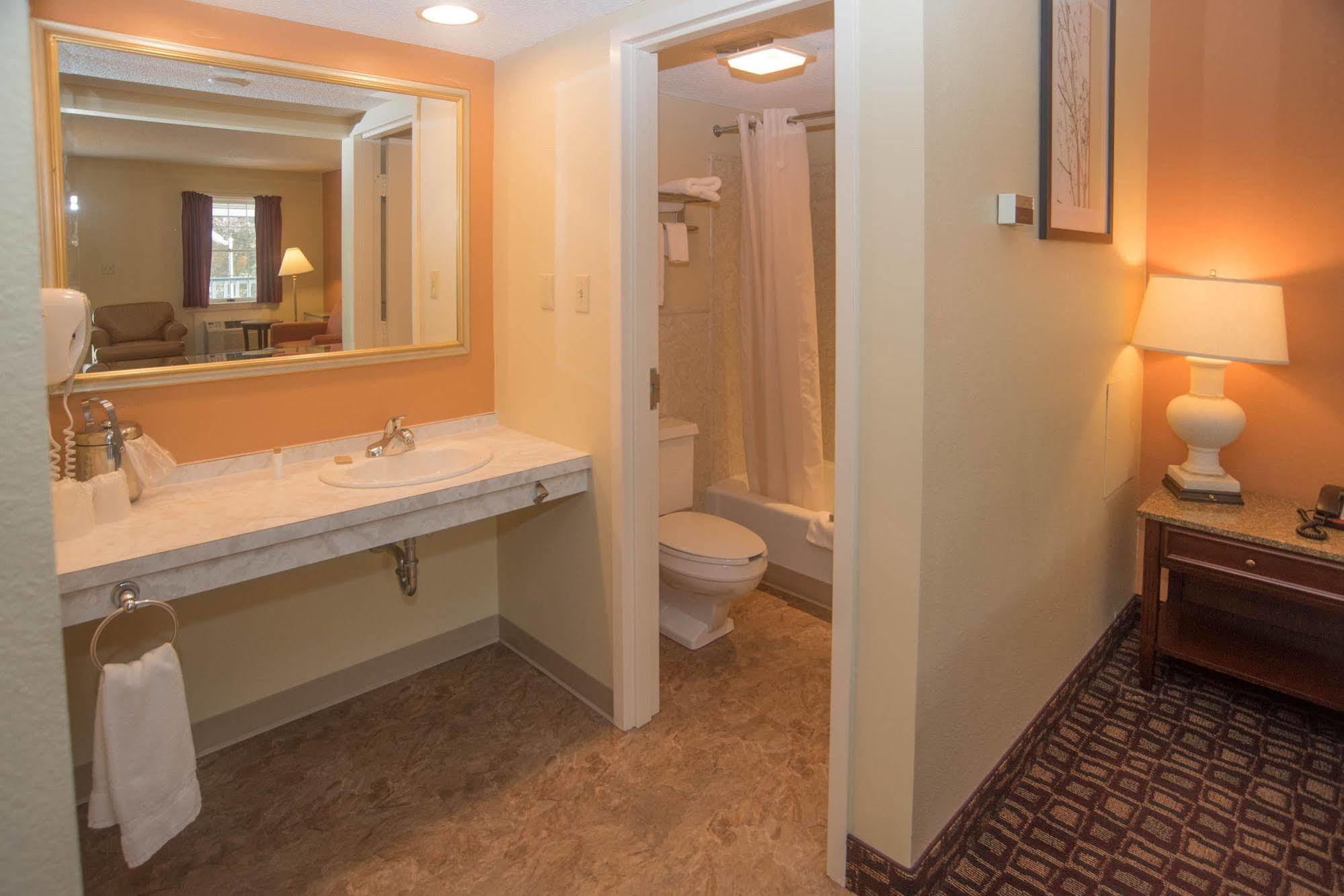 Colonnade Inn Lyndonville Esterno foto